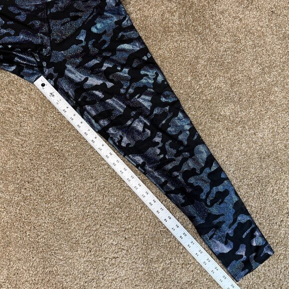 Torrid We Swear By The Fit Premium Leggings Women 1 Black Camo Metallic Tapered - Picture 6 of 12